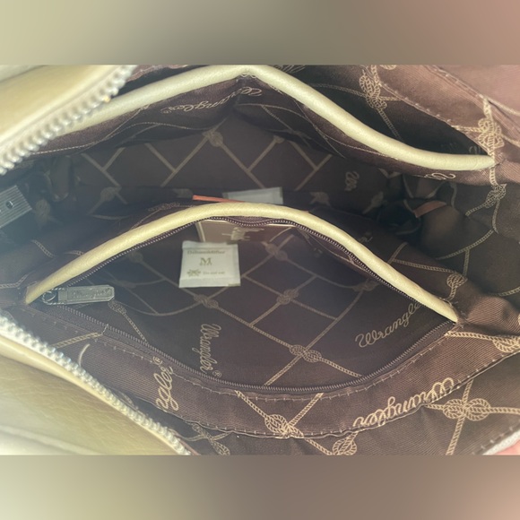 Wrangler Women’s Hair On Cowhide Crossbody Tote - Picture 4 of 8